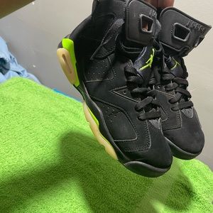 Jordan 6 retro green . Size 6.5Y